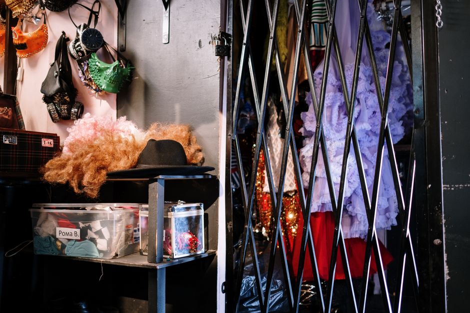 Bijoux de scène vs bijoux du quotidien : quelles différences